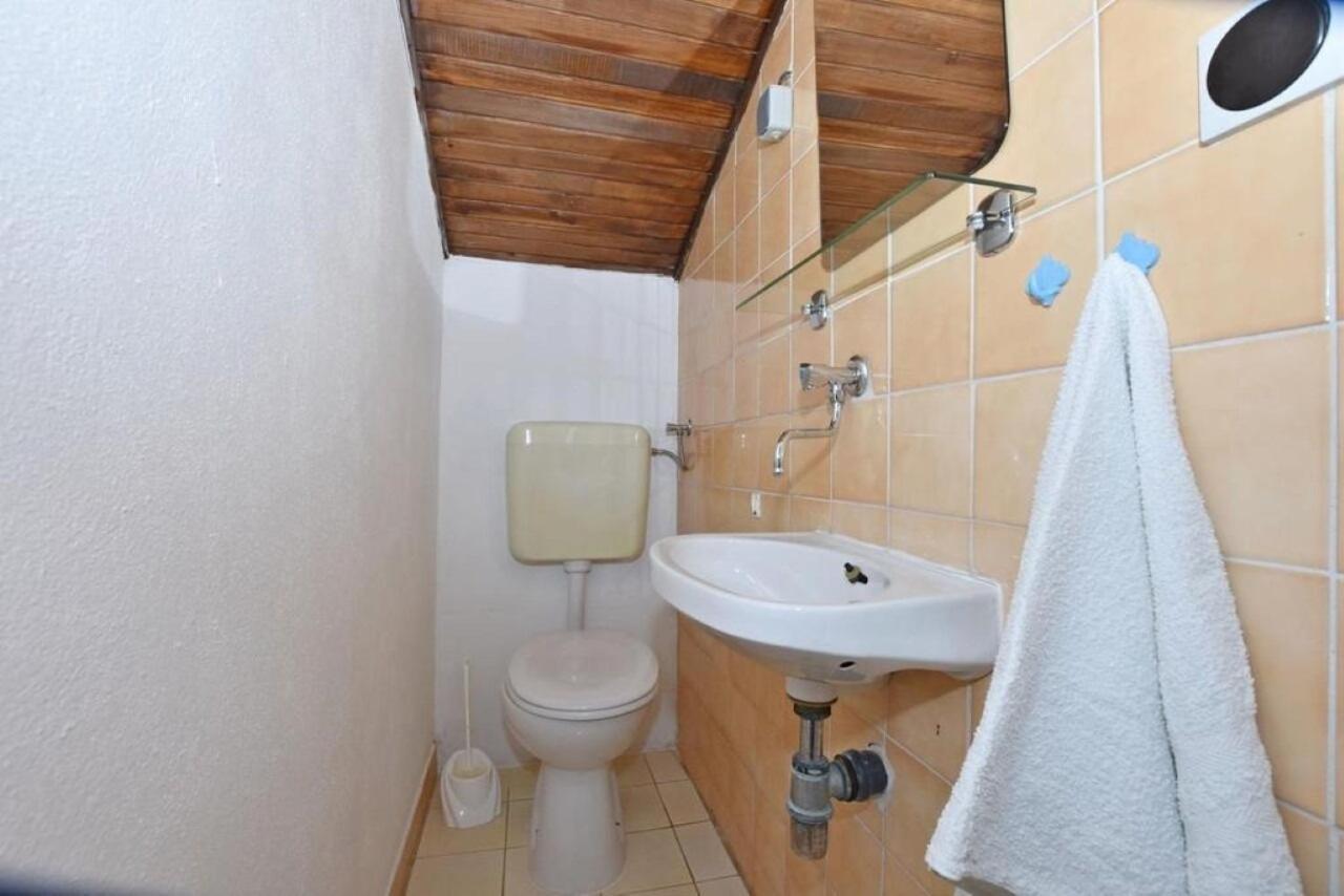 Apartment Rene Omis Bagian luar foto