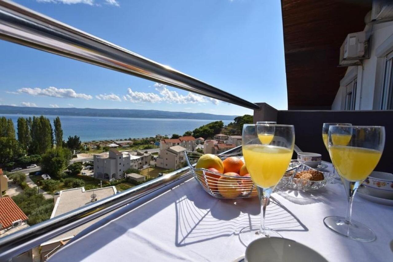 Apartment Rene Omis Bagian luar foto