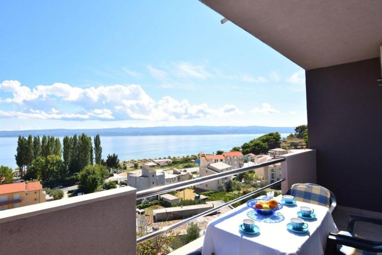 Apartment Rene Omis Bagian luar foto