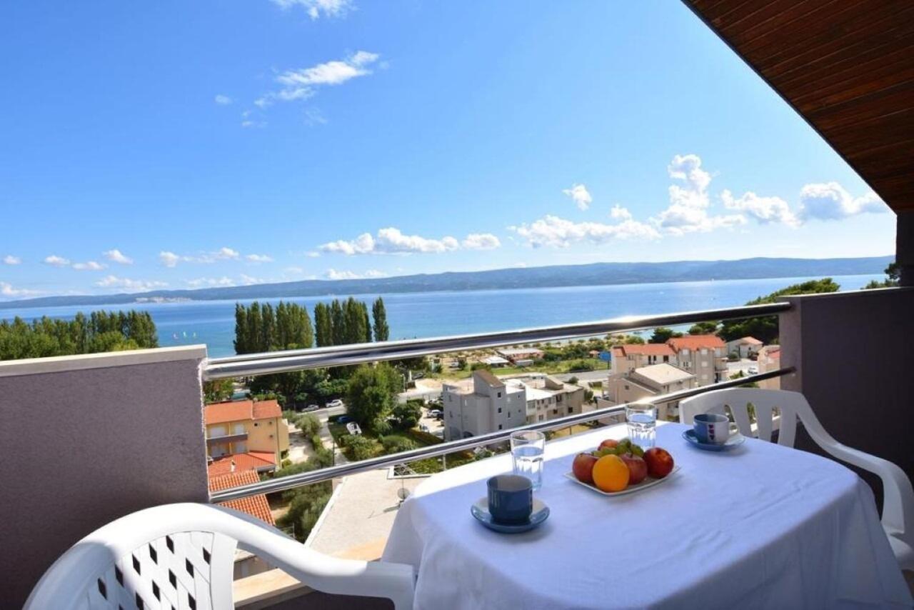Apartment Rene Omis Bagian luar foto