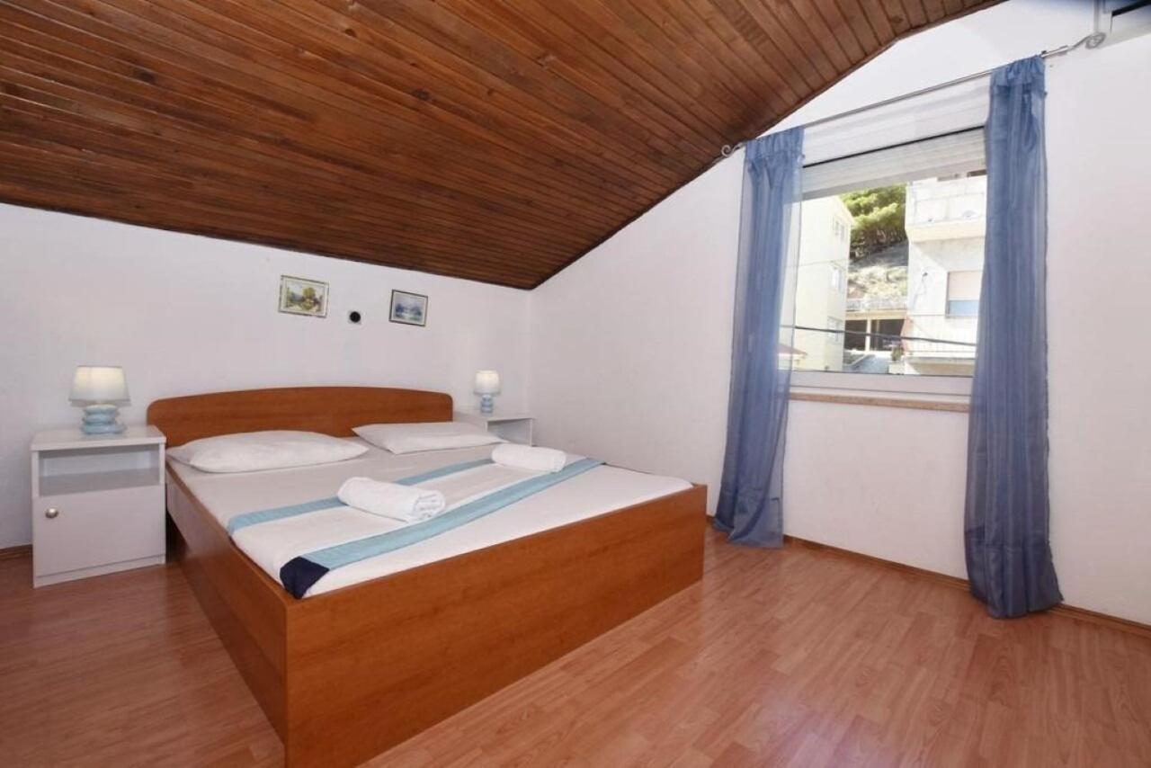 Apartment Rene Omis Bagian luar foto