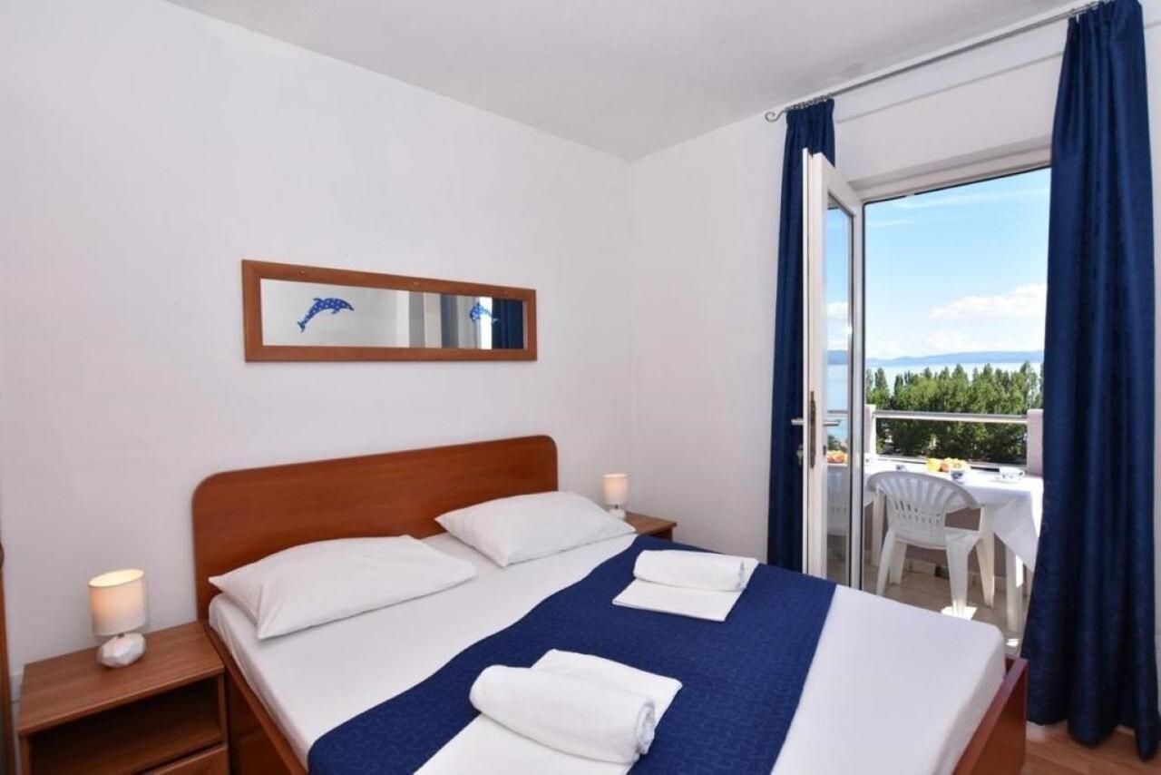 Apartment Rene Omis Bagian luar foto